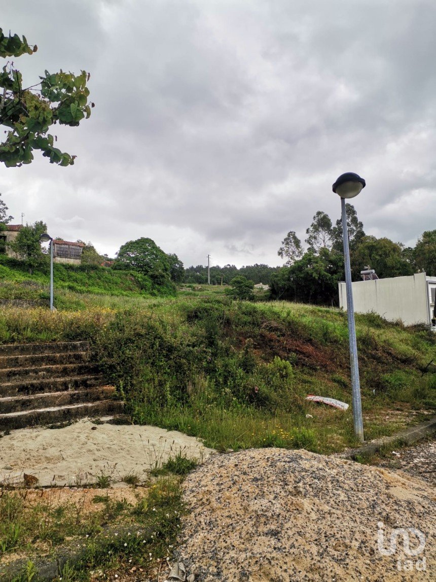 Terrain à Vila de Cucujães de 322 m²