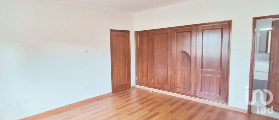 Moradia T4 em São lourenço do bairro de 287 m²