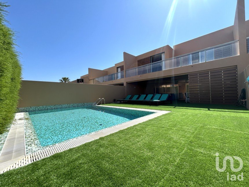 Moradia T4 em Guia de 237 m²