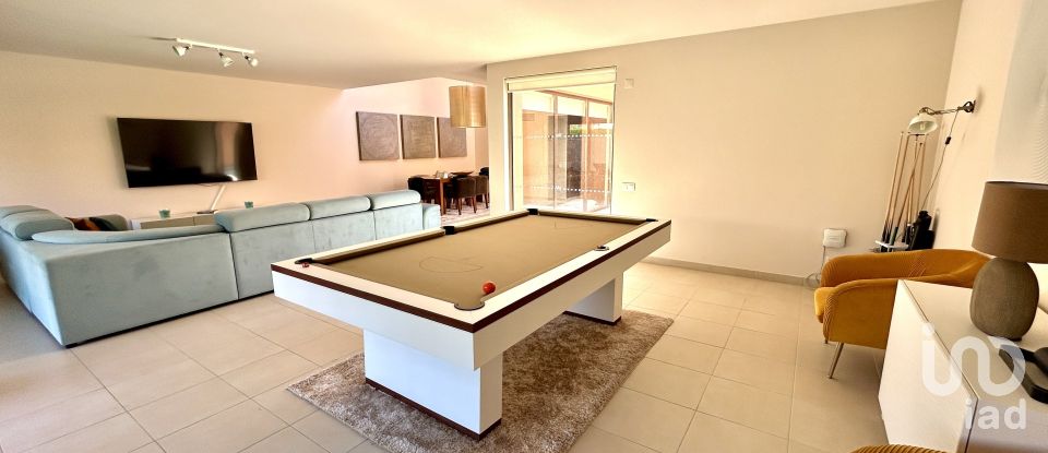 Moradia T4 em Guia de 237 m²