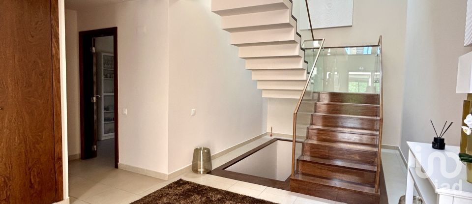 Moradia T4 em Guia de 237 m²