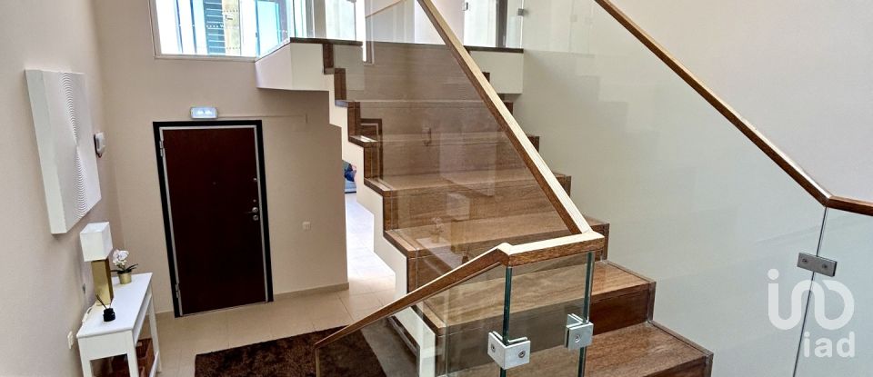 Moradia T4 em Guia de 237 m²