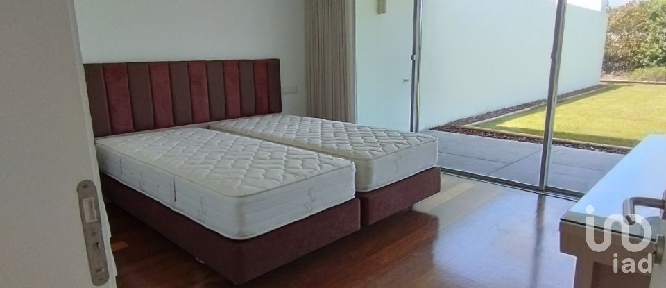 House T4 in Vau of 250 m²