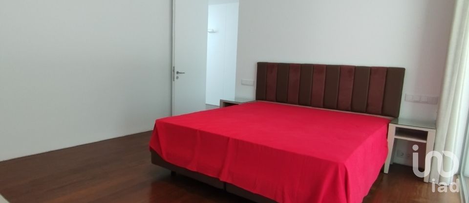 House T4 in Vau of 250 m²