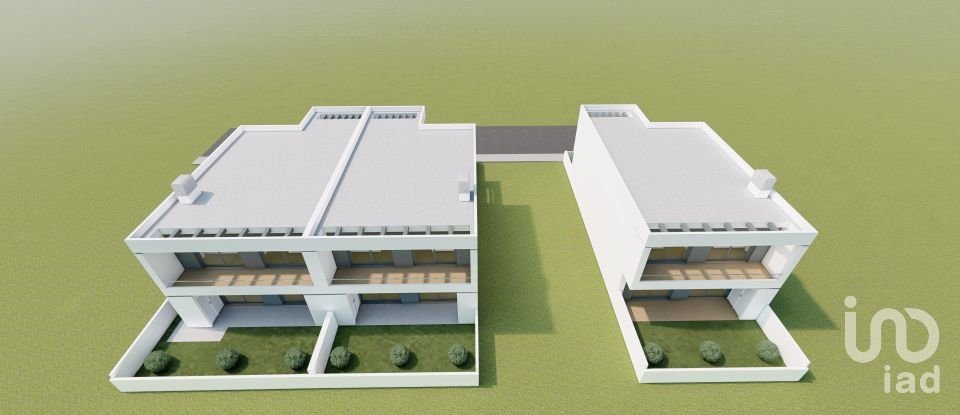 Habitação T4 em Estômbar e Parchal de 168 m²