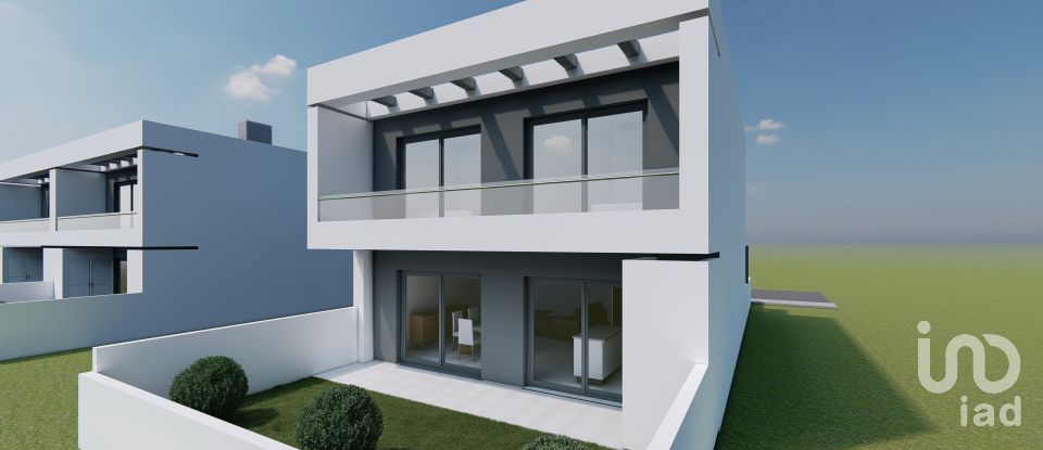 Habitação T4 em Estômbar e Parchal de 168 m²