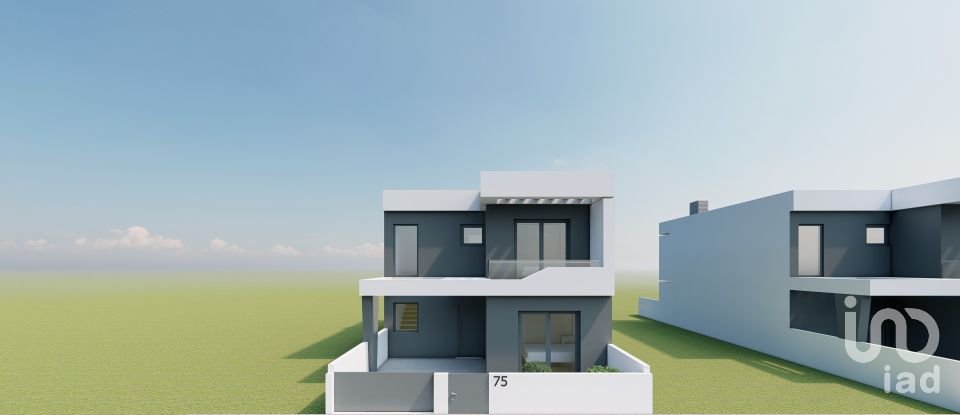 Habitação T4 em Estômbar e Parchal de 168 m²