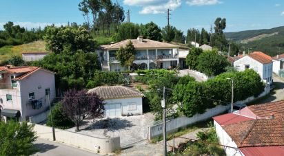 Maison de village T5 à Castanheira de Pêra e Coentral de 381 m²