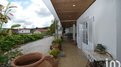 Maison de village T5 à Castanheira de Pêra e Coentral de 381 m²