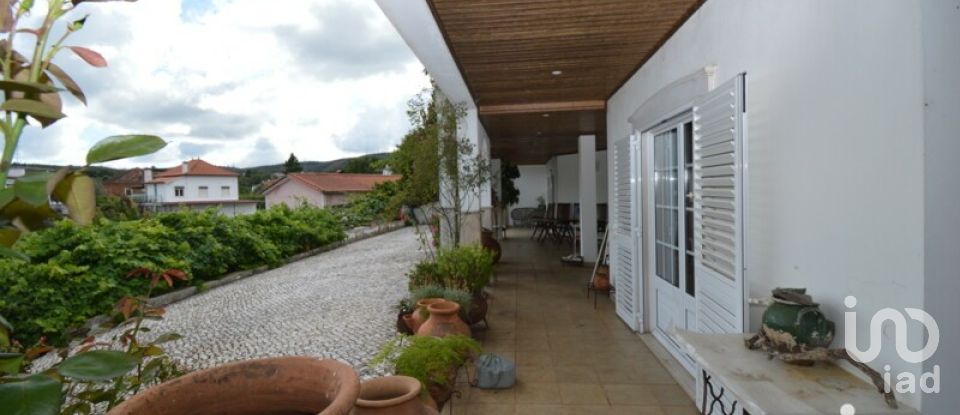 Maison de village T5 à Castanheira de Pêra e Coentral de 381 m²