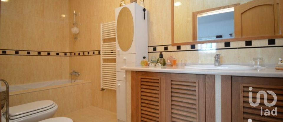 Maison de village T5 à Castanheira de Pêra e Coentral de 381 m²