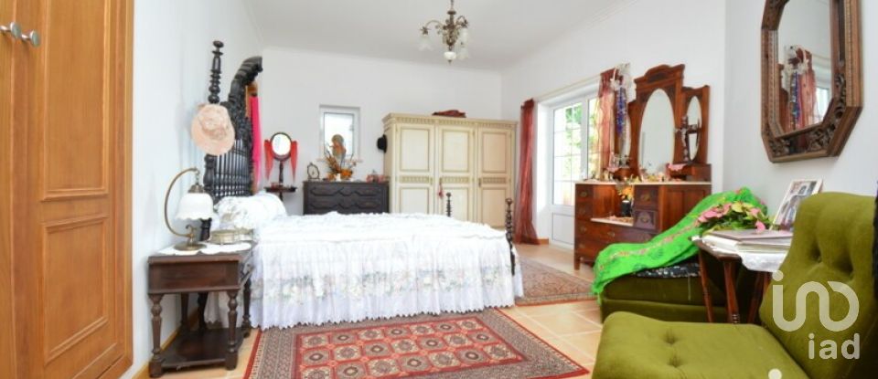 Maison de village T5 à Castanheira de Pêra e Coentral de 381 m²