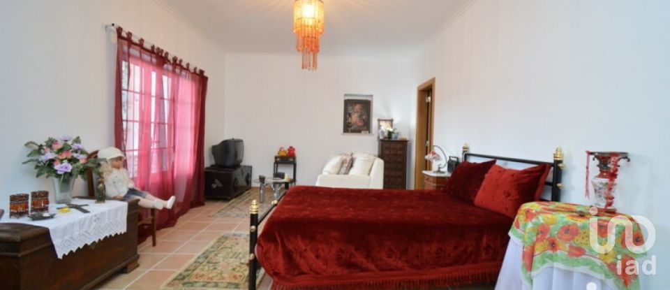 Maison de village T5 à Castanheira de Pêra e Coentral de 381 m²