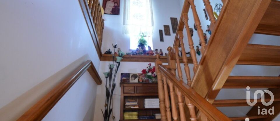 Maison de village T5 à Castanheira de Pêra e Coentral de 381 m²