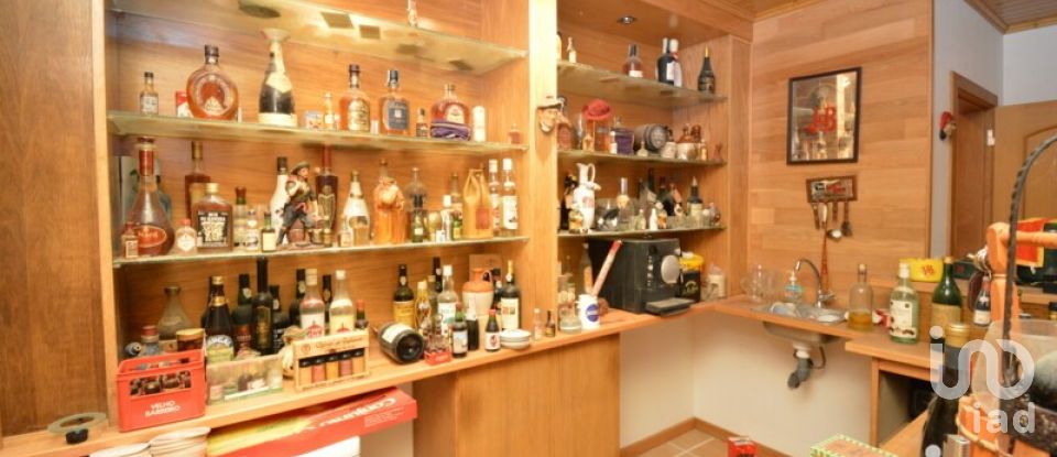 Maison de village T5 à Castanheira de Pêra e Coentral de 381 m²