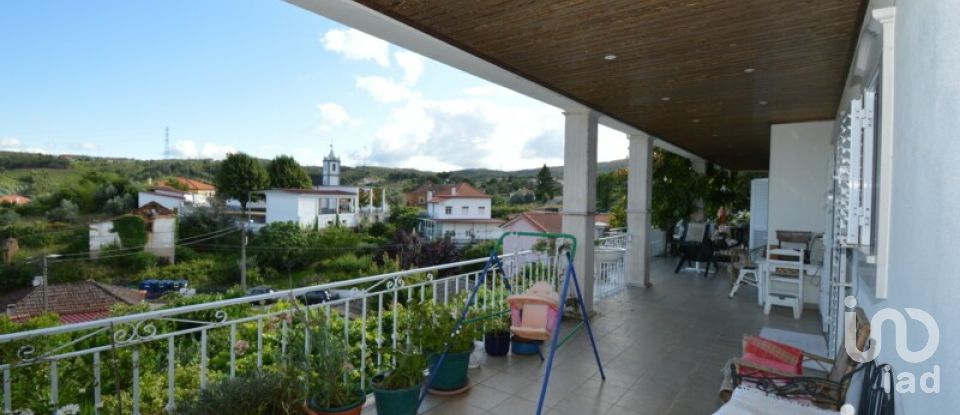 Maison de village T5 à Castanheira de Pêra e Coentral de 381 m²