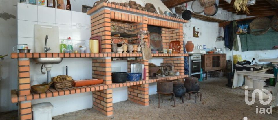 Maison de village T5 à Castanheira de Pêra e Coentral de 381 m²