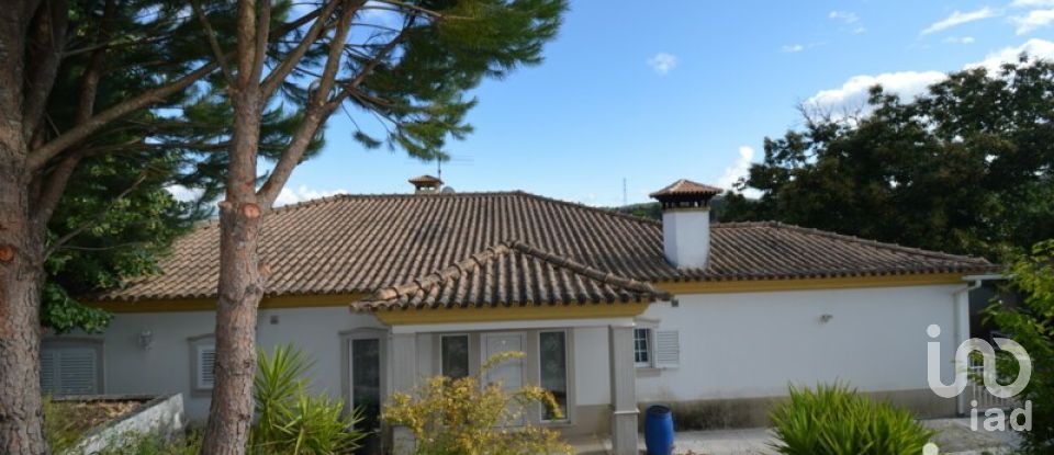 Maison de village T5 à Castanheira de Pêra e Coentral de 381 m²