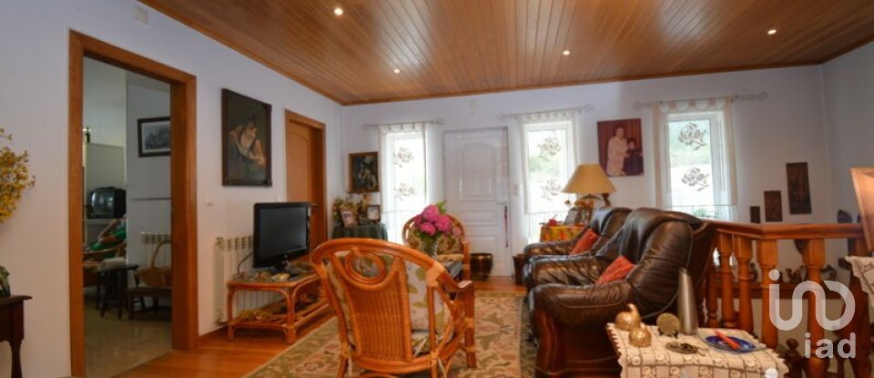 Maison de village T5 à Castanheira de Pêra e Coentral de 381 m²