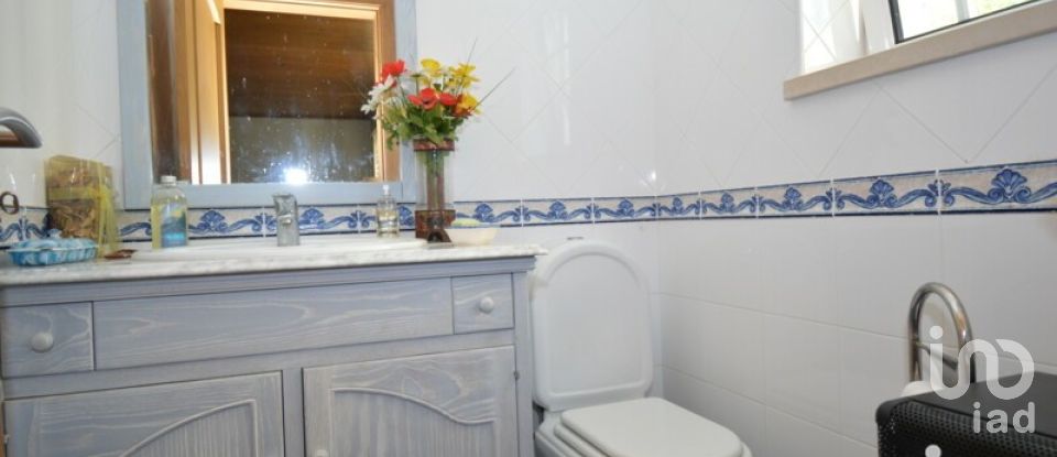 Maison de village T5 à Castanheira de Pêra e Coentral de 381 m²