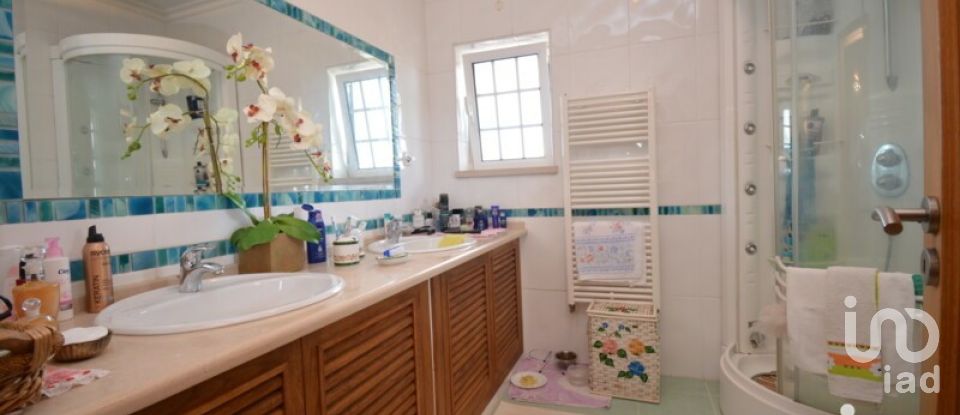 Maison de village T5 à Castanheira de Pêra e Coentral de 381 m²