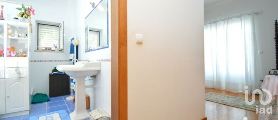 Maison de village T5 à Castanheira de Pêra e Coentral de 381 m²