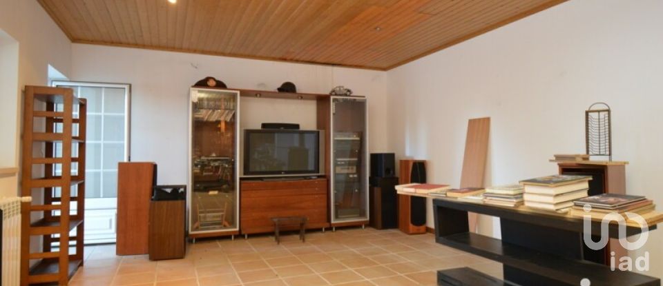 Maison de village T5 à Castanheira de Pêra e Coentral de 381 m²