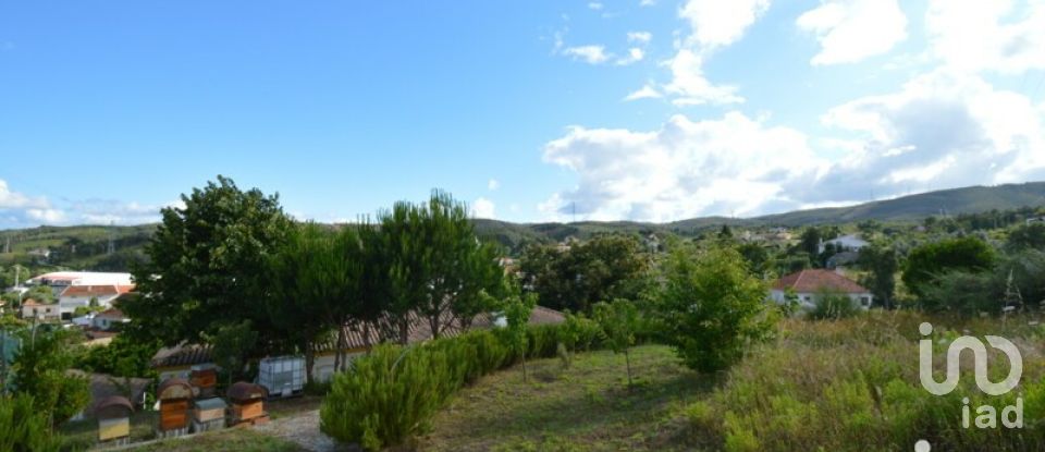 Maison de village T5 à Castanheira de Pêra e Coentral de 381 m²