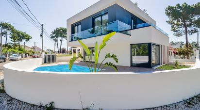 House T4 in Charneca De Caparica E Sobreda of 181 m²