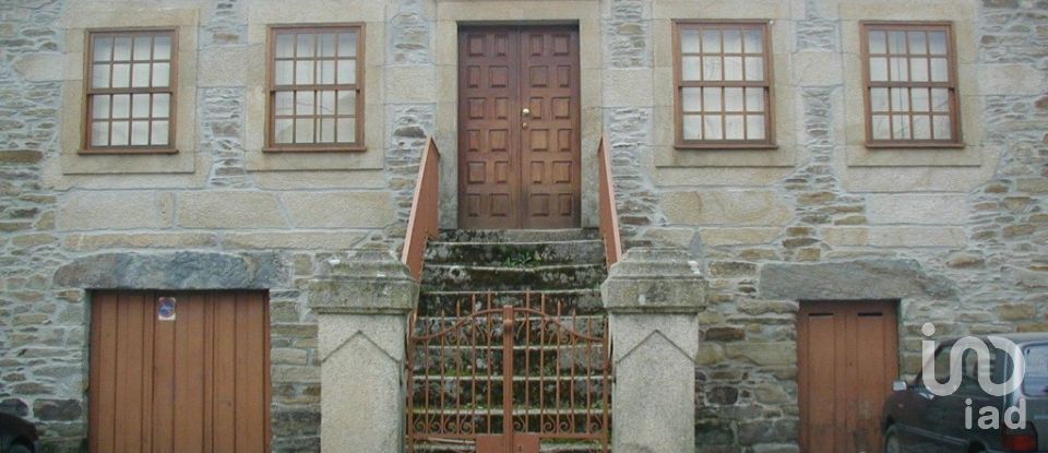 Traditional house T3 in Louredo e Fornelos of 307 m²