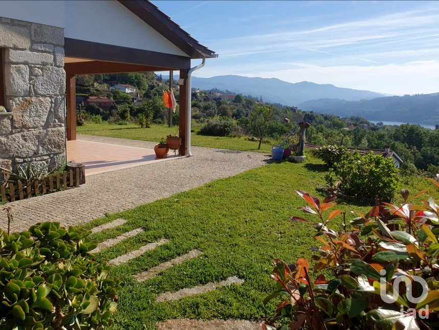 House T3 in Couto de Esteves of 130 m²