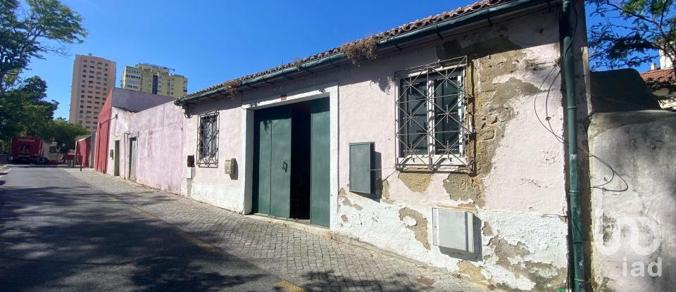 Terrain à bâtir à São Domingos De Benfica de 275 m²