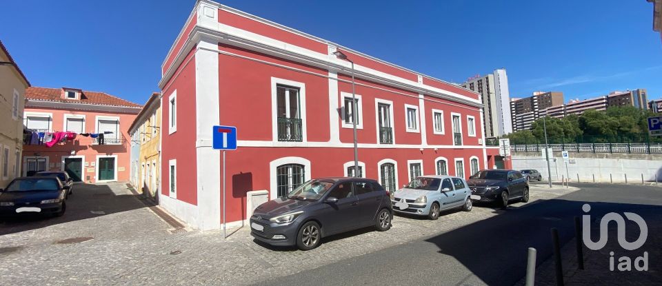 Terrain à bâtir à São Domingos De Benfica de 275 m²