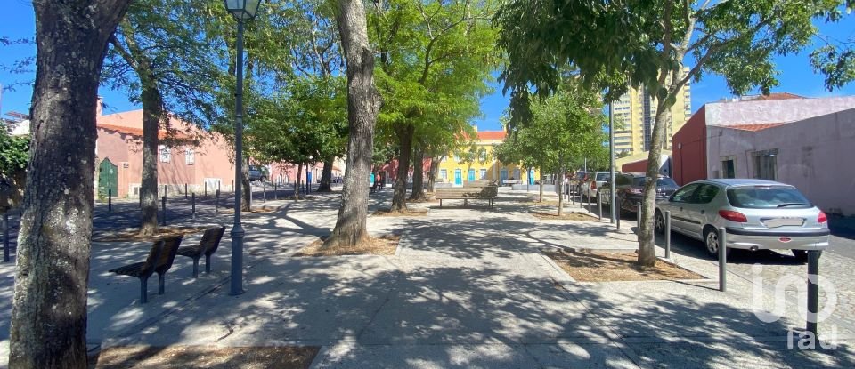 Terrain à bâtir à São Domingos De Benfica de 275 m²