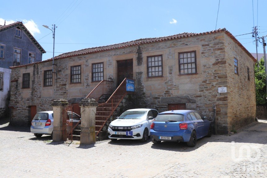Traditional house T3 in Louredo e Fornelos of 307 m²