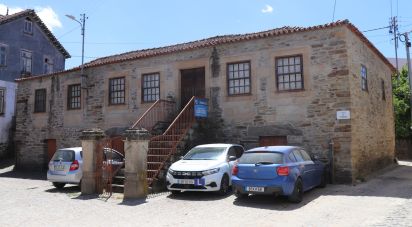 Maison traditionnelle T3 à Louredo e Fornelos de 307 m²