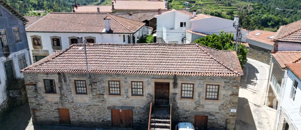 Traditional house T3 in Louredo e Fornelos of 307 m²