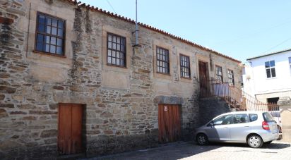 Maison traditionnelle T3 à Louredo e Fornelos de 307 m²