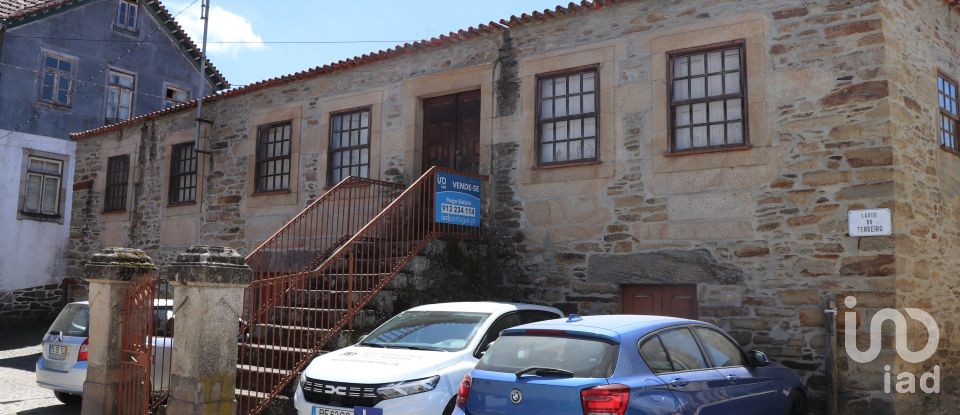 Traditional house T3 in Louredo e Fornelos of 307 m²