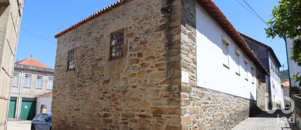 Traditional house T3 in Louredo e Fornelos of 307 m²