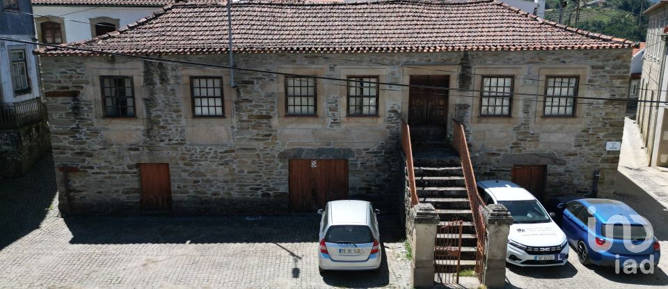 Traditional house T3 in Louredo e Fornelos of 307 m²