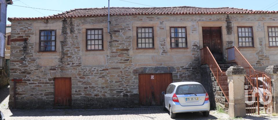Traditional house T3 in Louredo e Fornelos of 307 m²