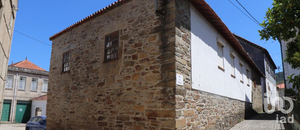 Traditional house T3 in Louredo e Fornelos of 307 m²