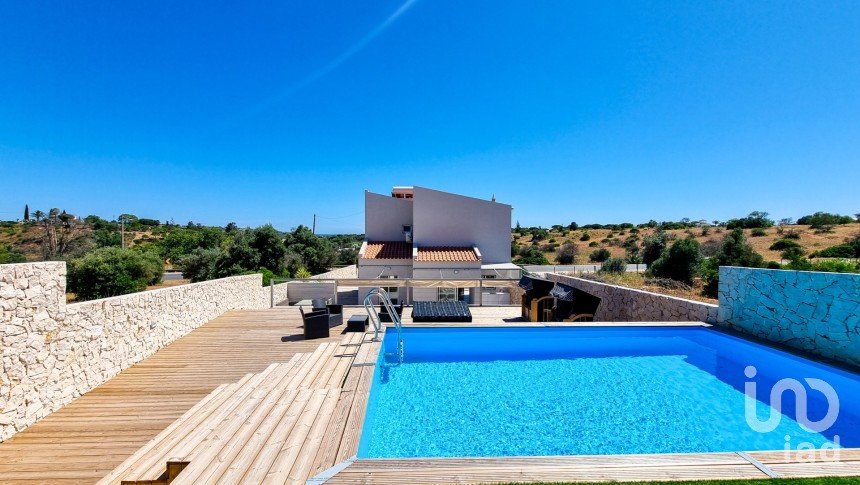 Maison T4 à Quarteira de 296 m²