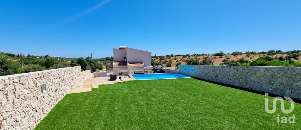 Maison T4 à Quarteira de 296 m²