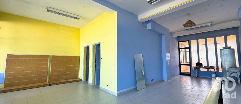 Boutique/Local commercial à Vieira de Leiria de 101 m²