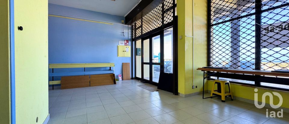 Boutique/Local commercial à Vieira de Leiria de 101 m²