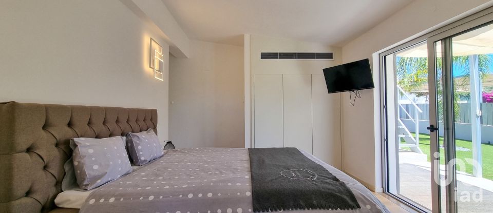 Maison T4 à Quarteira de 158 m²