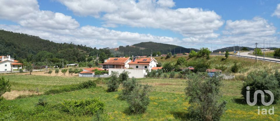 Terrain à Miranda do Corvo de 1 840 m²