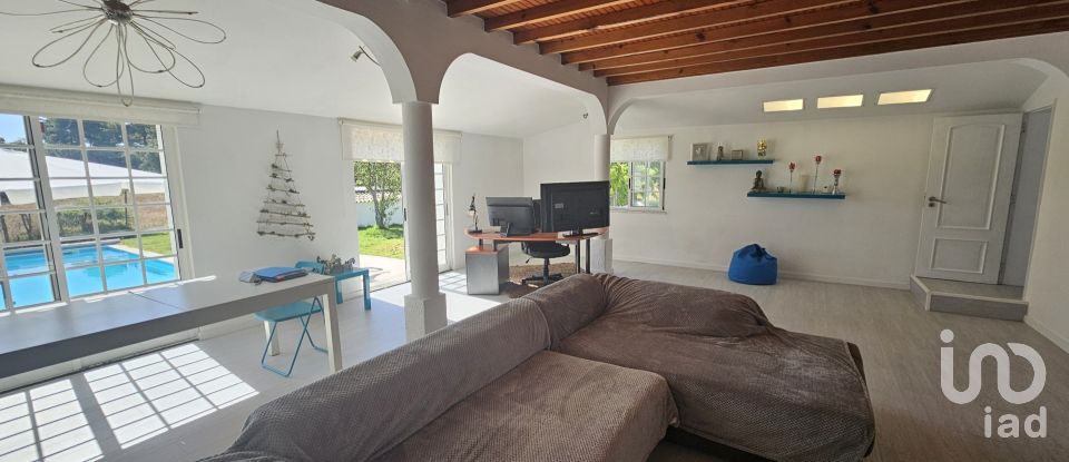 Moradia T4 em Azeitão (São Lourenço e São Simão) de 152 m²